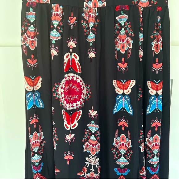 283. NWOT Elegant V-neck Maxi  Dress with a trendy floral print Boho Dre… - Picture 8 of 8